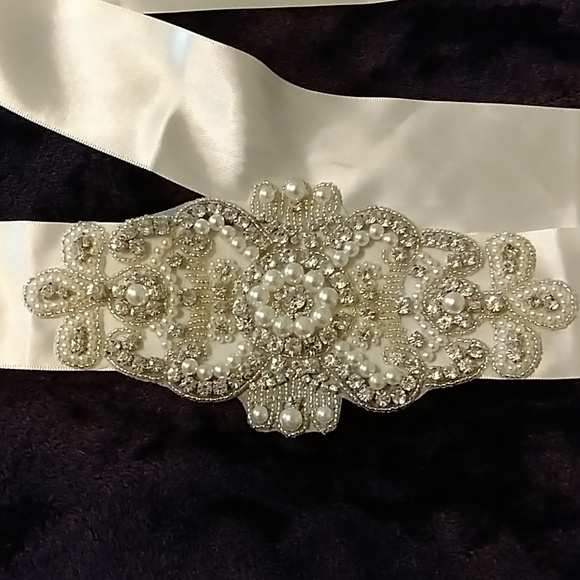 *sold*David's Bridal Pearl Rhinestone Wedding Belt - Picture 3 of 8
